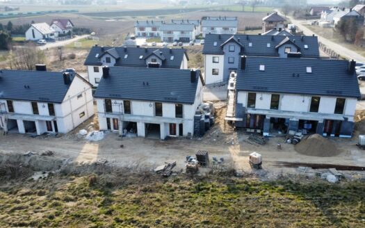 Dom w centrum Bojana. 5 pokoi, garaż.