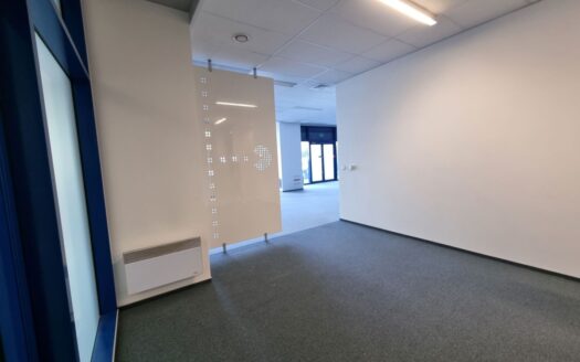 Lokal biurowo-usługowy na parterze