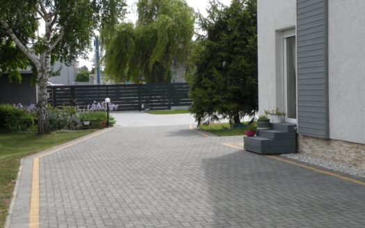 Sprzedam, zamienię działkę wraz z domem i garażem