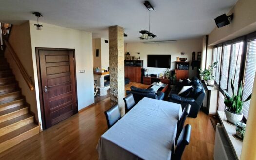 Dwupoziomowe mieszkanie z garażem – Józefosław