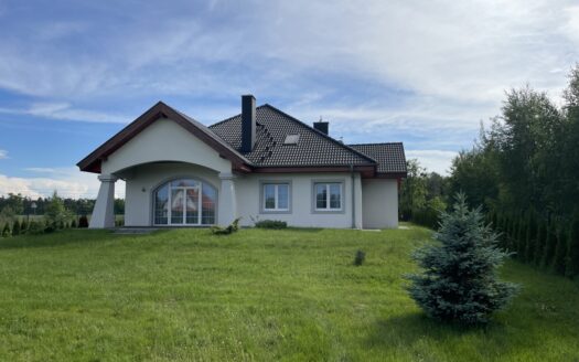 Piękny dom w malowniczej okolicy