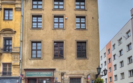 Narożna kamienica przy ul. Długiej 6