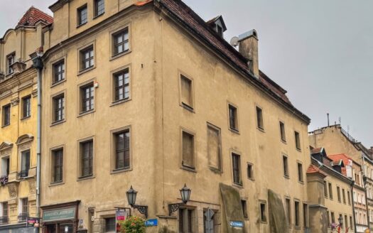 Narożna kamienica przy ul. Długiej 6