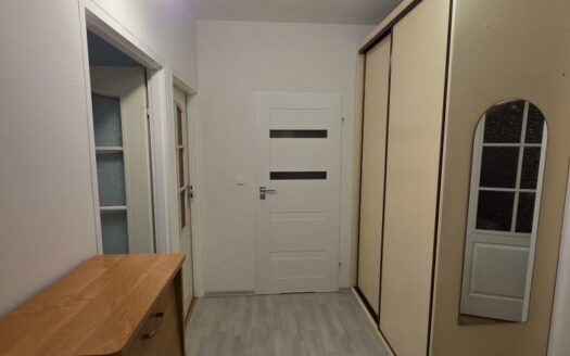 Sprzedam 2 pokojowe mieszkanie z garażem i piwnicą