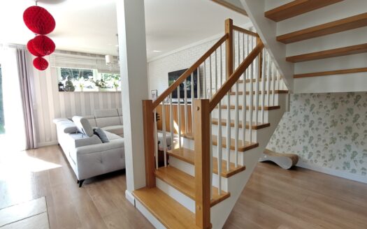 DOM BLIŹNIAK W ŚWIETNEJ LOKALIZACJI