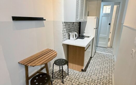 Kawalerka w kamienicy – obok Pałacu Kultury!