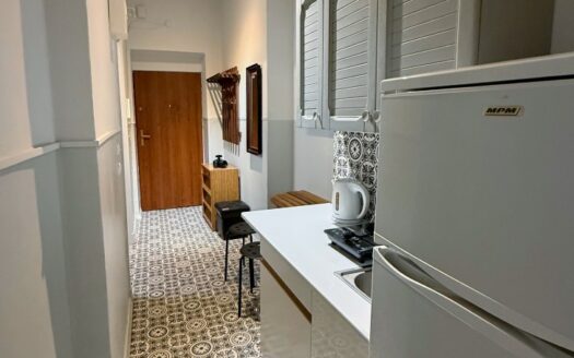 Kawalerka w kamienicy – obok Pałacu Kultury!