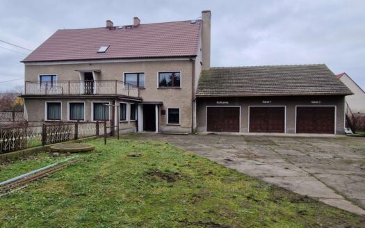 Dom 300 m², 38 arów działki, 3 garaże, stodoła