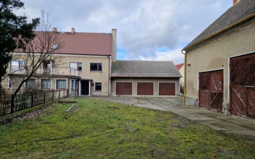 Dom 300 m², 38 arów działki, 3 garaże, stodoła