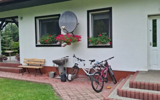 Dom dwurodzinny w Miodówku -jezioro las