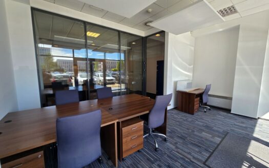 Lokal biurowo-usługowy na parterze