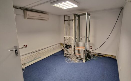 Lokal biurowo-usługowy z antresolą