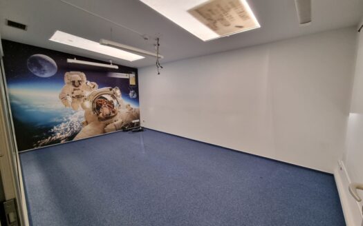 Lokal biurowo-usługowy z antresolą