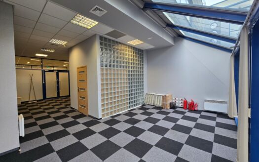 Lokal biurowo-usługowy na parterze