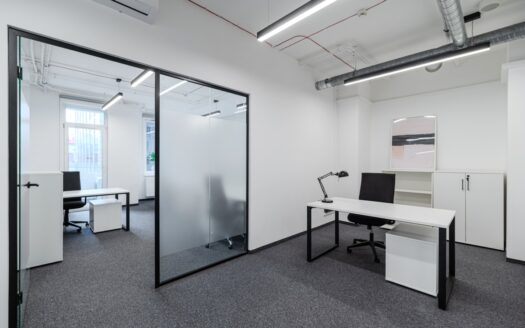 Umeblowane biuro/5 gabinetów/salka konferencyjna