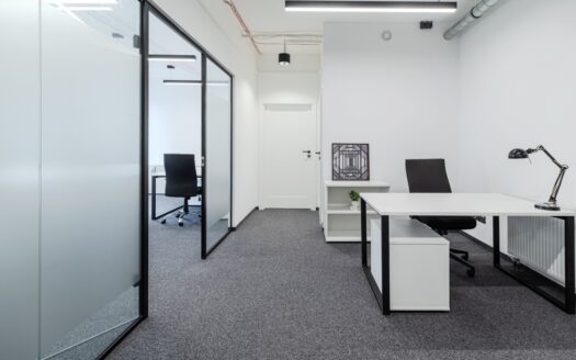 Umeblowane biuro/5 gabinetów/salka konferencyjna