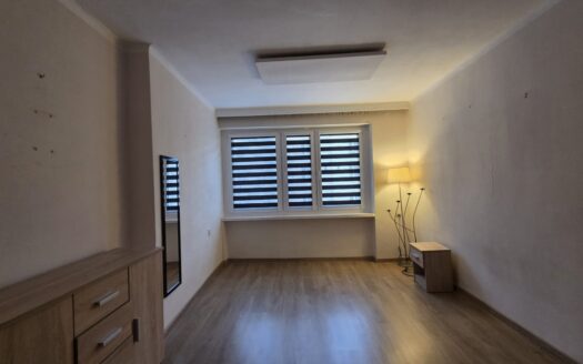 2 oddzielne pokoje do odświeżenia – ul. Smolenia 2a