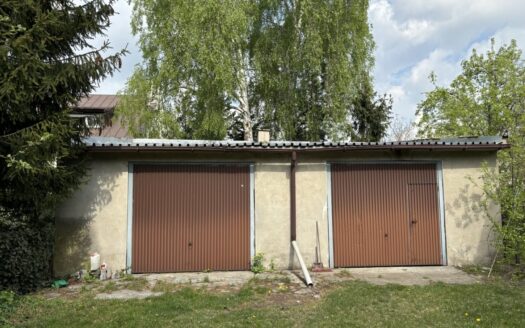 Działka z garażami, pozwoleniem na bud. projektem.