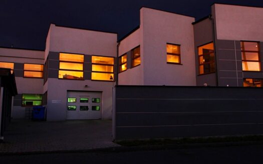 Budynek produkcja magazyn biuro 1037 m2 Pruszków