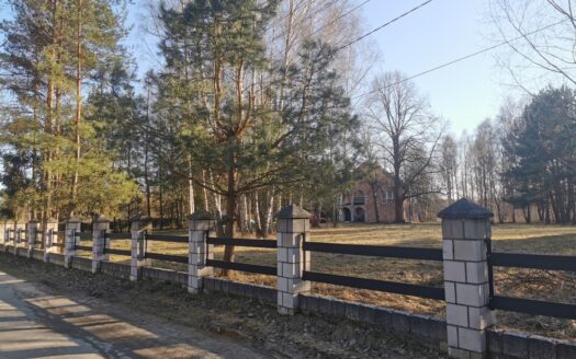 Dom piętrowy z dużą przestronną działką SPRZEDAM