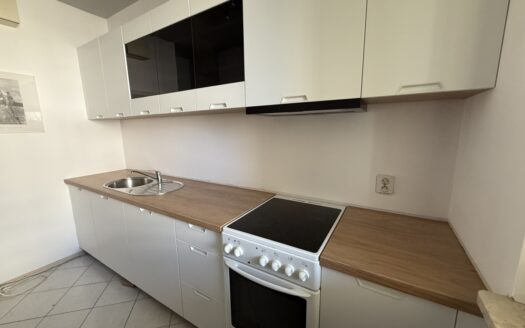 Śliczna duża kawalerka metro basen siłownia